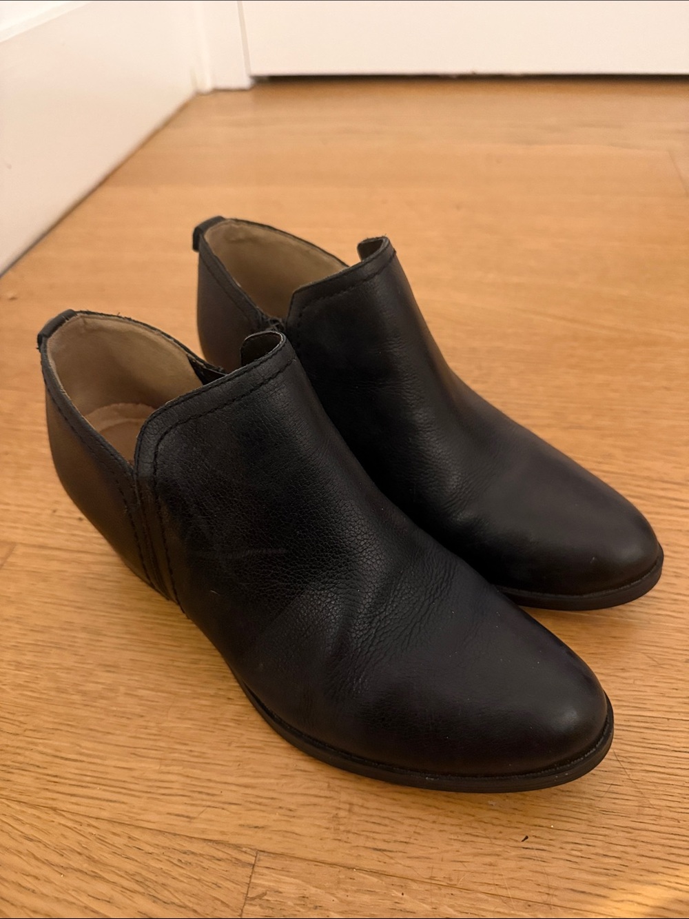 Naturalizer Black Leather Chelsea Ankle Booties